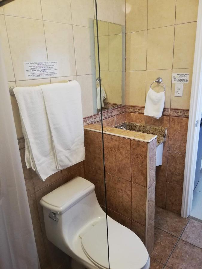 Aparthotel Leon Rojo 3*