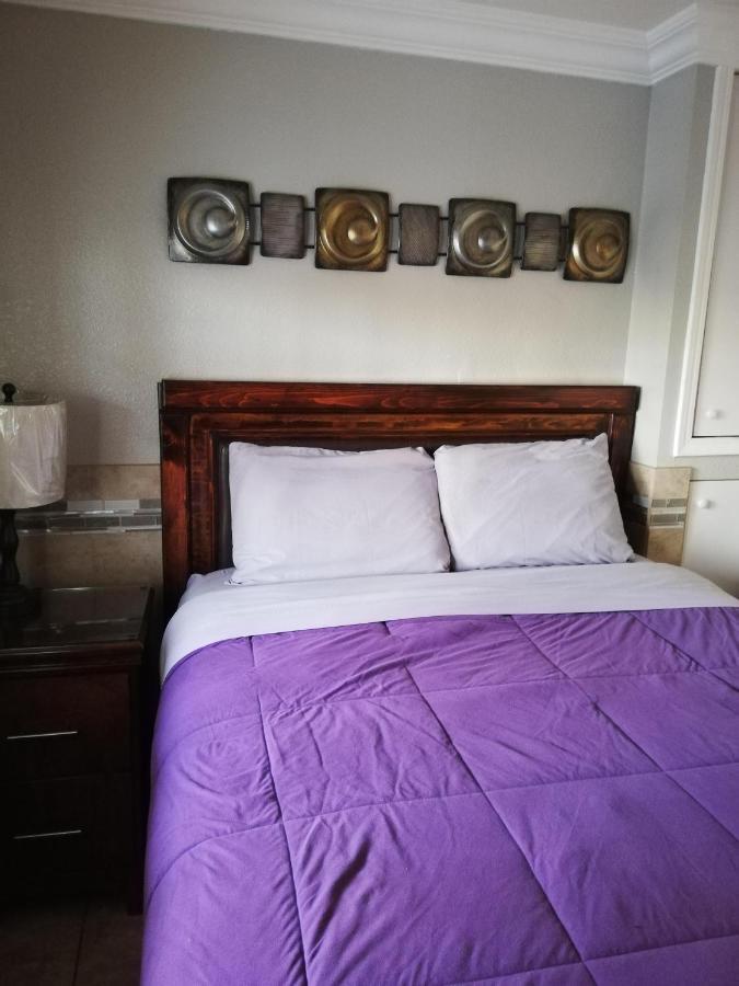 Leon Rojo Aparthotel Tijuana